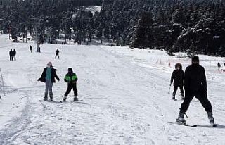 Yalnızçam’da pistler kayakseverlerle doldu