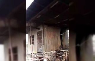 Yanan ev kullanılamaz hale geldi