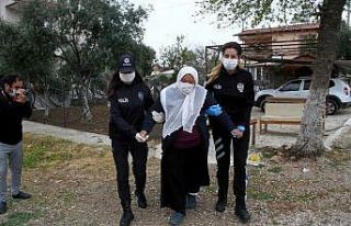 Yaşlıların aşı olabilmesi için polis ekipleri...