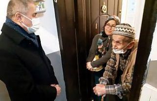Yaşlıların hayır duasını aldılar