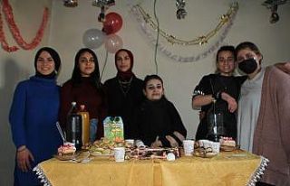 Yatağa mahkum kıza doğum günü sürprizi