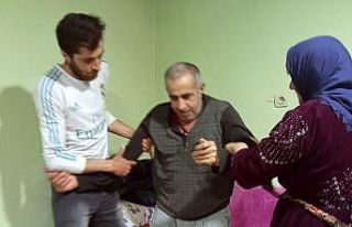 Yatağa mahkum olan vatandaş dışarıya çıkabilmek...
