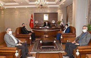 Yerel gazete sahipleri Vali Çuhadar ile bir araya...