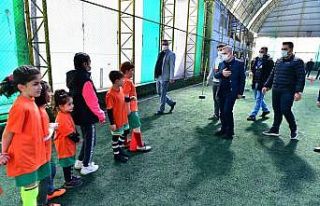 Yeşilyurt Belediyesi futbol okulunda geleceğin yıldızları...