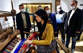 Yeşilyurt Belediyesi tekstil müzesi ile ziyaretçilerini...