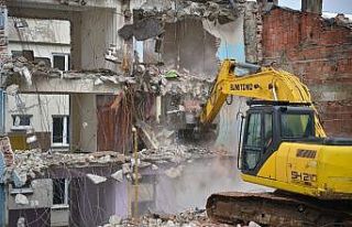 Yıldırım Belediyesi metrûk bina bırakmıyor