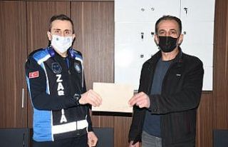 Yolda bulunan para sahibine teslim edildi