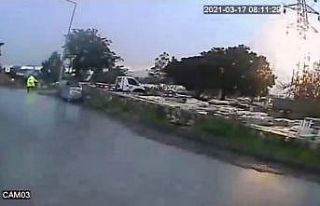 Yüksek gerilim hattına yıldırım isabet etti,...