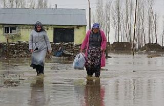 Yüksekova sulara gömüldü
