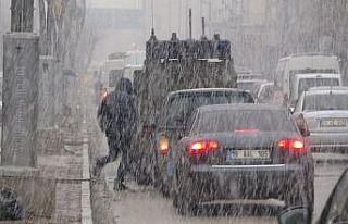 Yüksekova’da kar yağışı