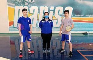 Yunusemre Belediyesporlu 2 badmintoncu ile milli takım...