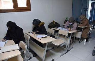 Yunusemre ile Türkçe öğreniyorlar
