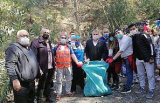 Yunusemreli doğaseverler çevre temizliği için...