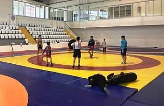 Yunusemreli güreşçiler müsabakalar için gün...