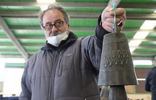 Yüz yıllık deve çanı antika pazarının gözdesi...