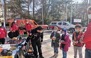 Yüzlerce öğrenciye deprem hakkında bilgi verildi