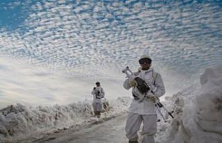 Zorlu hava koşullarında Mehmetçik daima göreve...