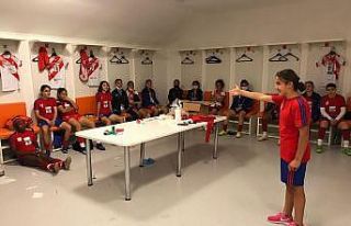 13 yaşındaki Kerime teknik direktör oldu