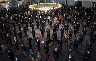 15 aydır kapalı olan cami, cuma namazıyla açıldı,...