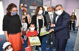 182 okula 3 bin 350 adet satranç kitabı bağışlandı