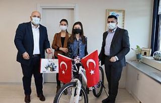 23 Nisan Şiir Yarışması’nın ödülleri sahiplerini...