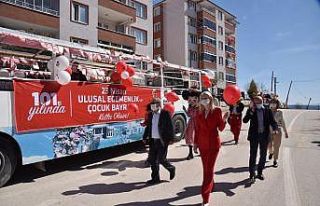 23 Nisan’a özel üstü açık otobüsle eğlence