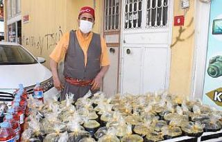 28 yıldır boyam şerbeti yapıp satıyor