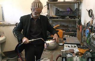 35 metrekarelik dükkanda ekmek mücadelesi