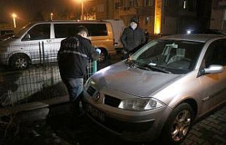 3. kattan otomobilin üzerine düşen kadın yaralandı