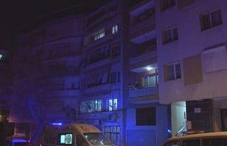 4. katın balkonundan 1. kata indi, atlarken zemine...
