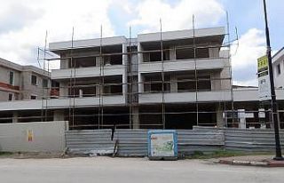 4. kattan düşen işçi ağır yaralandı