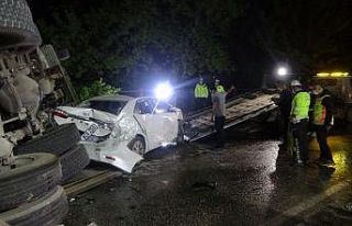 4 kişinin can verdiği kazada hasar gören araçlar...
