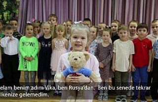 5 yaşındaki Rus Victoria’dan 23 Nisan şarkısı