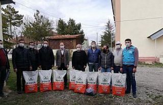 62 çiftçiye yağlık ayçiçeği tohumu’ dağıtıldı