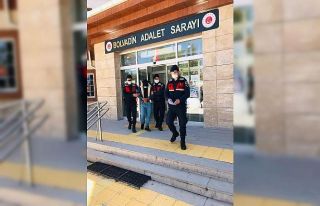 6 yıldır aranan şahıs otomobil bagajında kaçmaya...