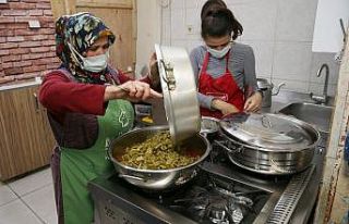 70 lokanta hayırseverlerin yardımıyla iftar yemeği...