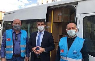 900 çocuğa bayramlık kıyafet hediye edildi