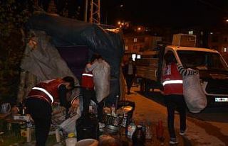 Açıkta kalan aileye valilik ve Kızılay sahip çıktı