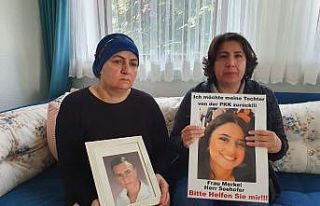 Acılı annelerin buluşmasında gözyaşları sel...