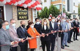 Adana’nın artık ‘İyilik Kitap Kafe’si var