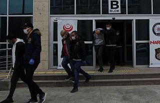 Adliyeye sevk edilen 20 uyuşturucu tacirinden 2’si...