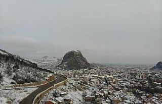 Afyonkarahisar güne karla uyandı