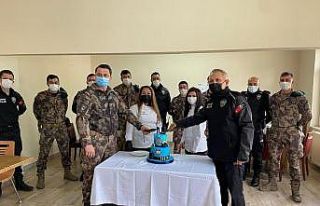 Afyonkarahisar’da polislere pasta sürprizi