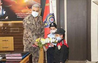 Ağrı Emniyet Müdürü Özen’den öğrencilere...