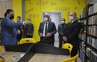 Ahmet Uluçay Bilim Sanat Merkezi’ne Kütüphane...