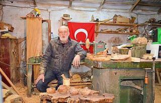 Ahşabın efendisi...Öğretmendi şimdi sanaatkar...