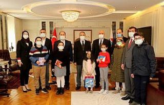 AİÇÜ en çok kitap okuyanlara ödül verdi