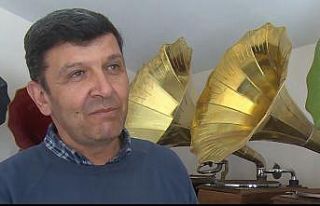Ailesinin küçükken emanet gramofona dokunmasına...
