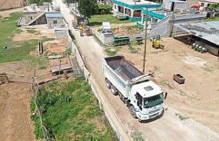 Akçakale kırsalında yol çalışmaları sürüyor