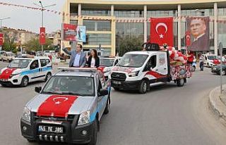 Akhisar Belediyesi’nden coşkulu 23 Nisan konvoyu